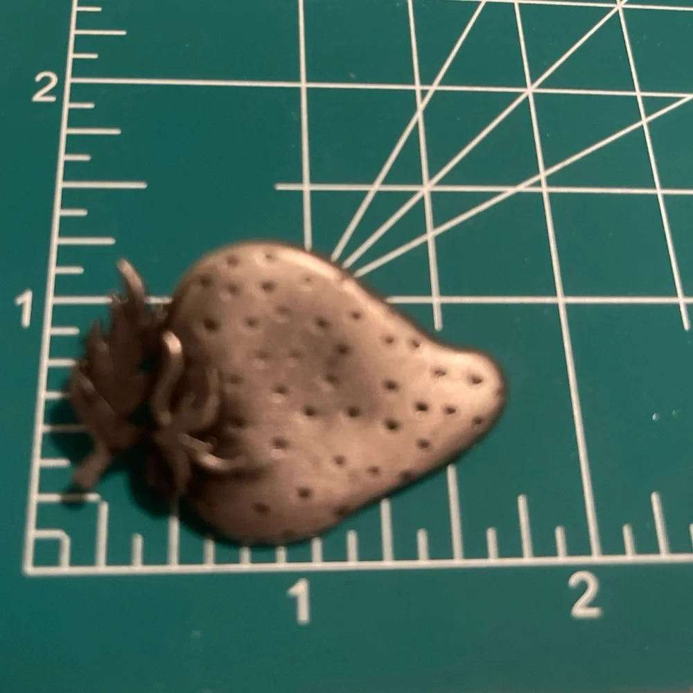 1970s pin Metzke Pewter Strawberry Brooch - Picture 3 of 7